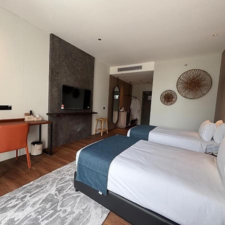 Roxy Beach Resort Sematan 外观 照片