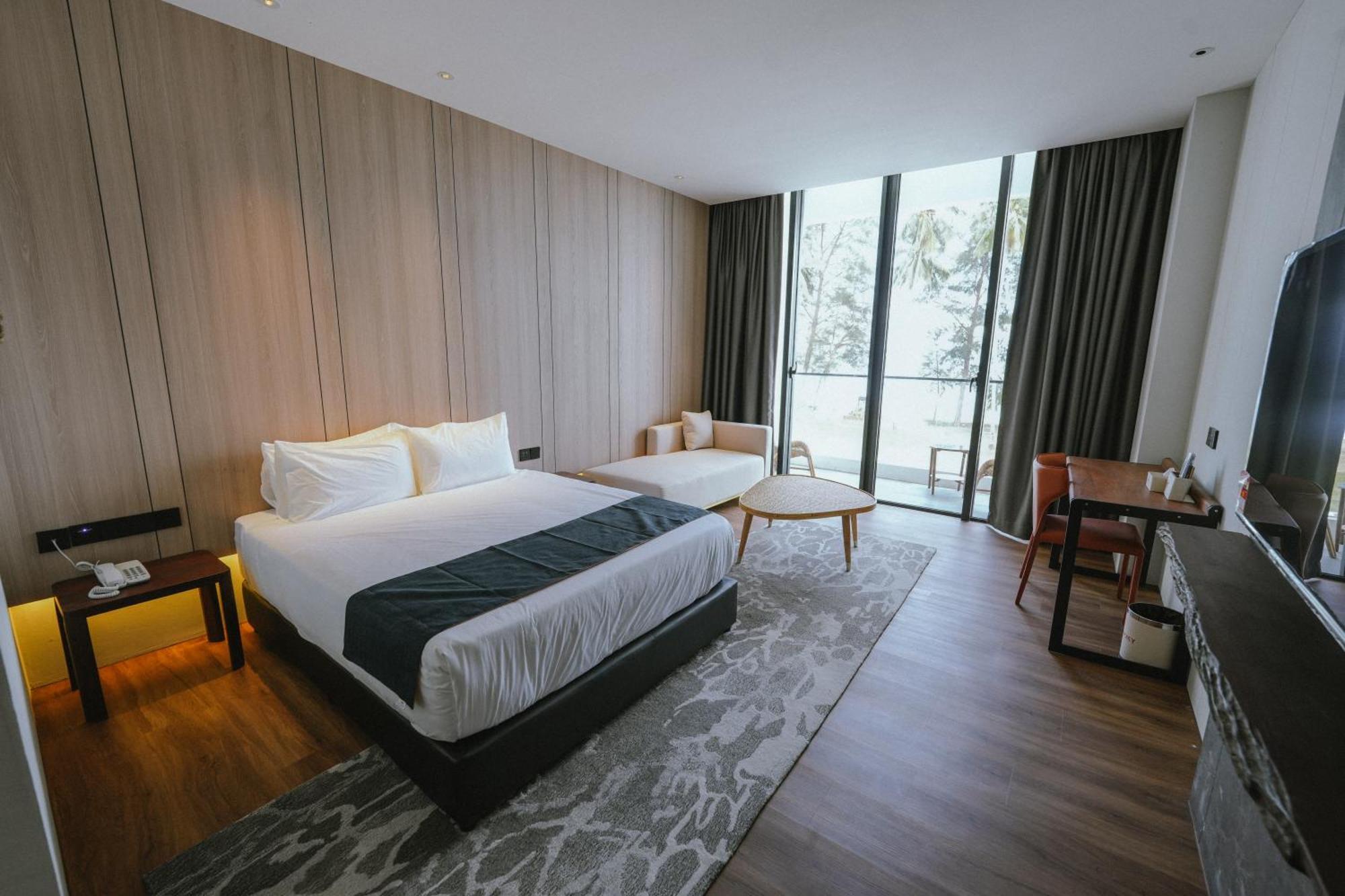 Roxy Beach Resort Sematan 外观 照片