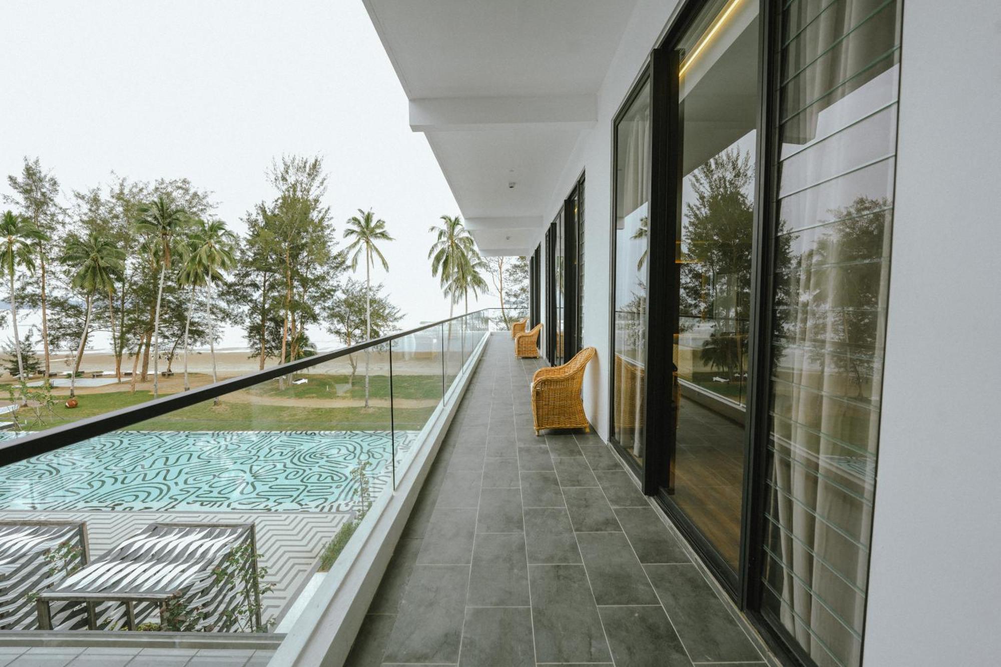 Roxy Beach Resort Sematan 外观 照片