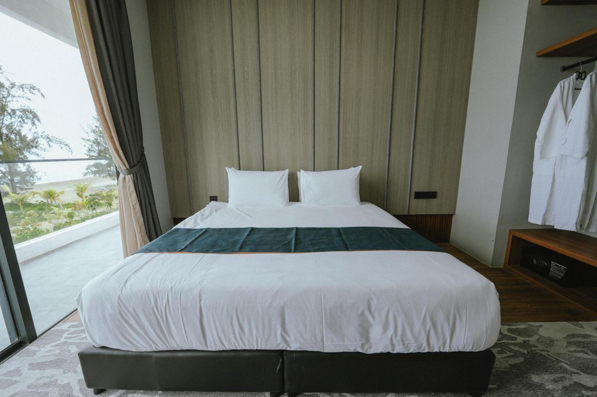 Roxy Beach Resort Sematan 外观 照片