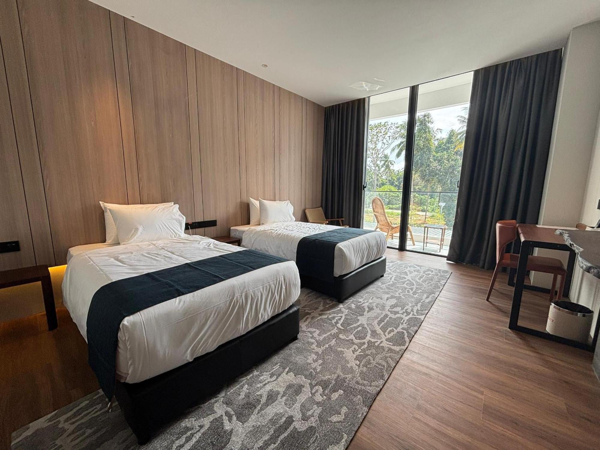 Roxy Beach Resort Sematan 外观 照片