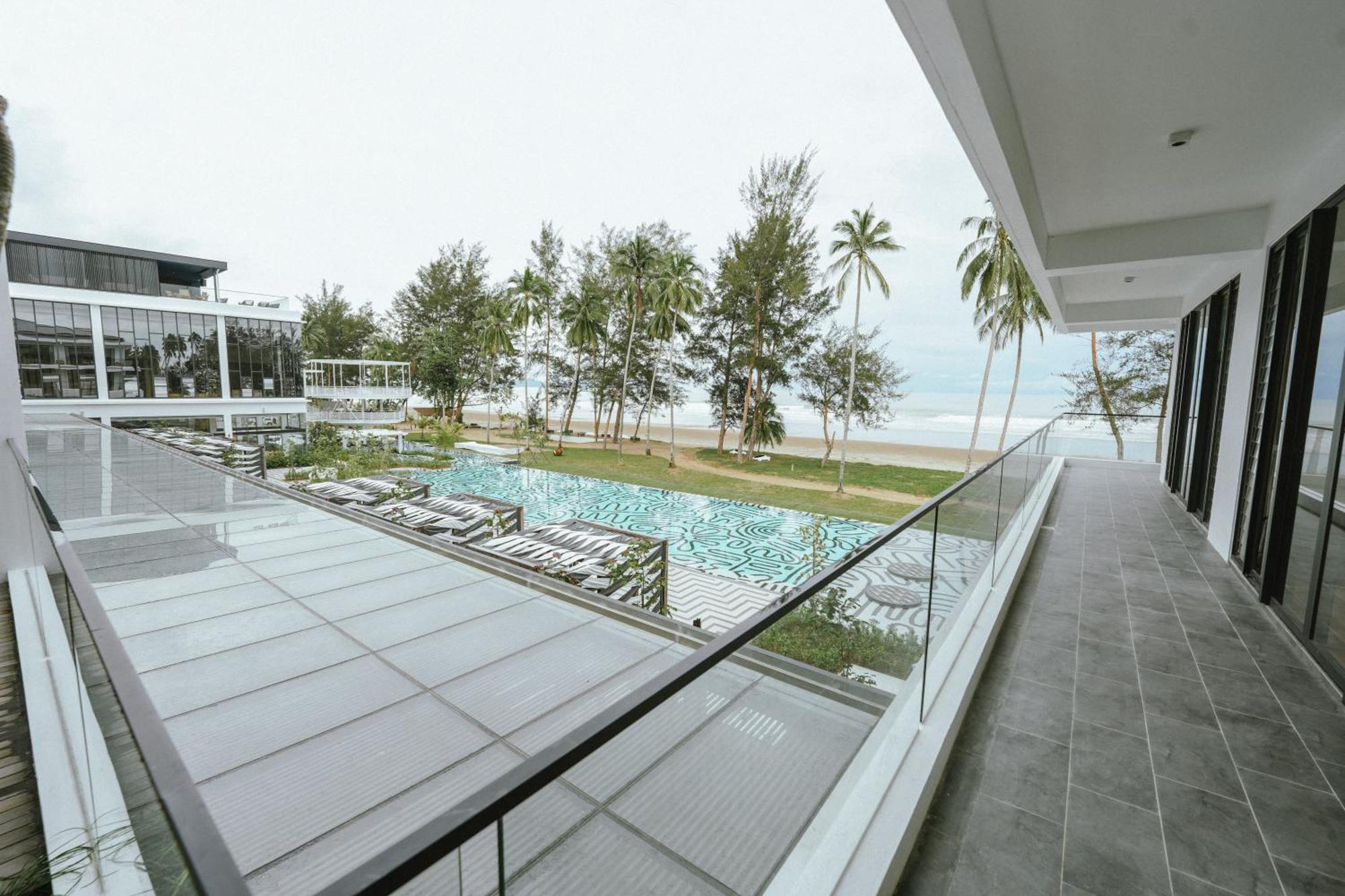 Roxy Beach Resort Sematan 外观 照片