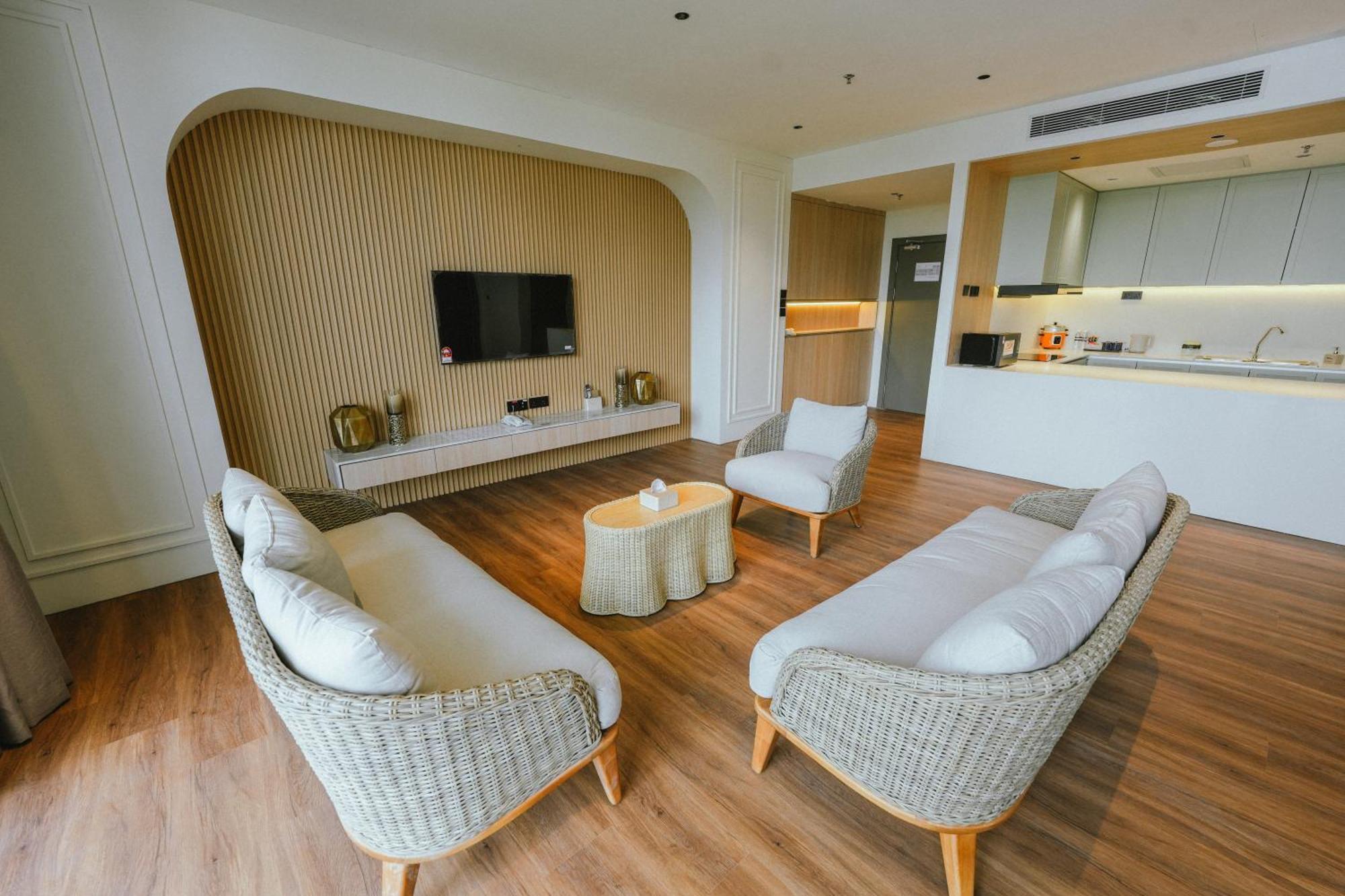 Roxy Beach Resort Sematan 外观 照片