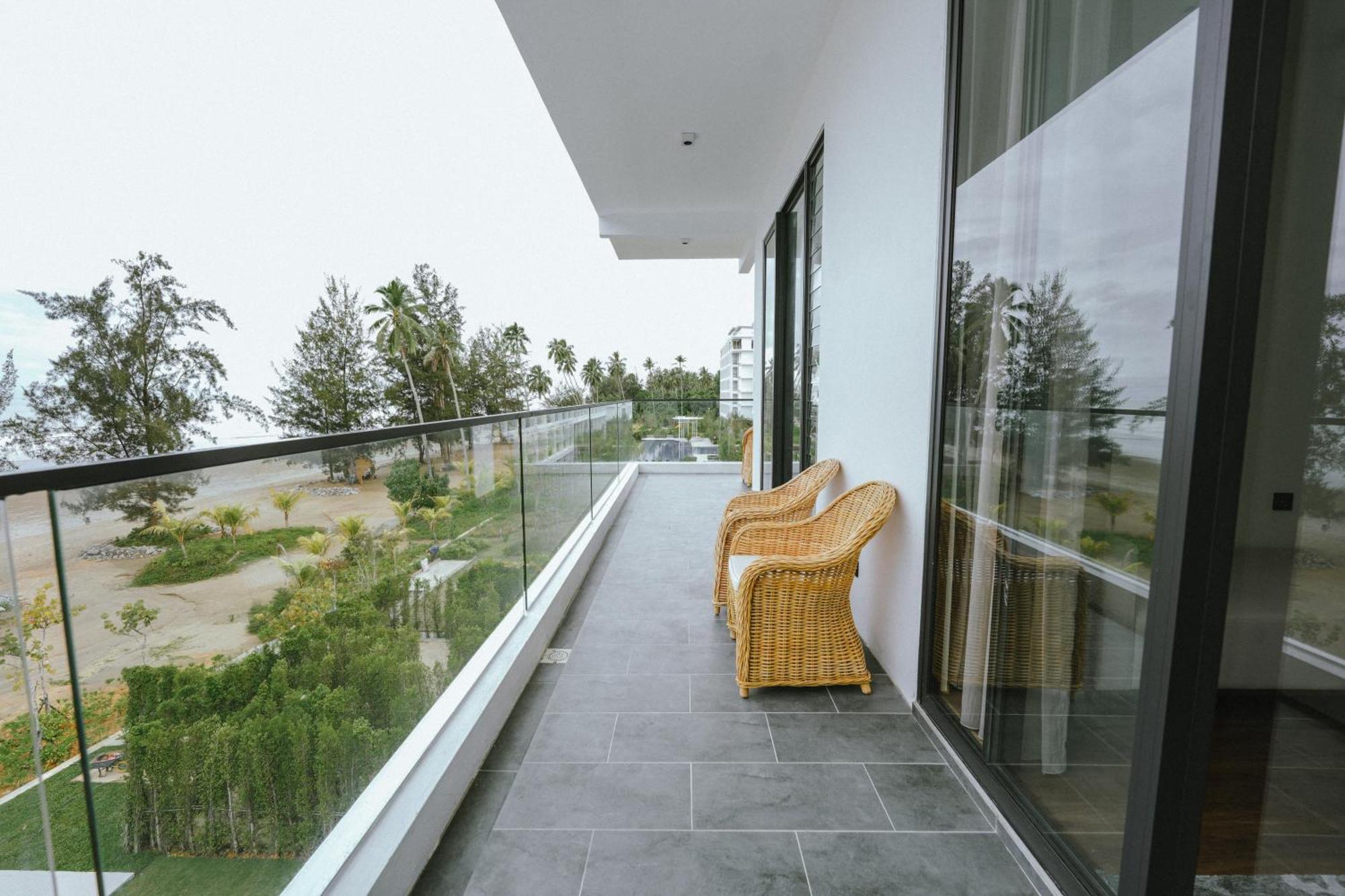 Roxy Beach Resort Sematan 外观 照片