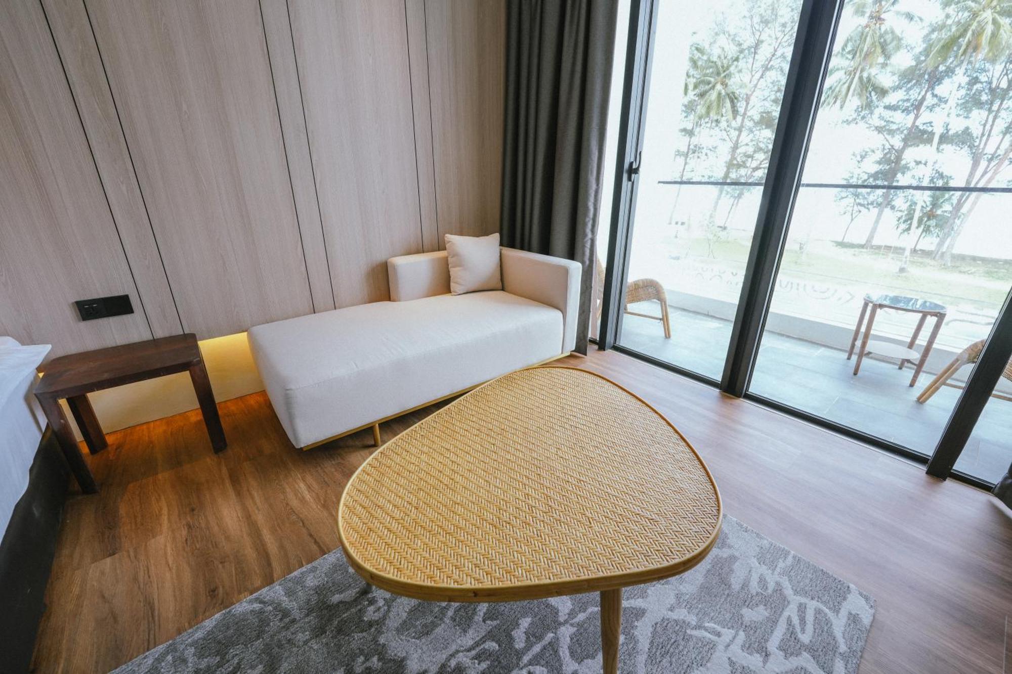Roxy Beach Resort Sematan 外观 照片