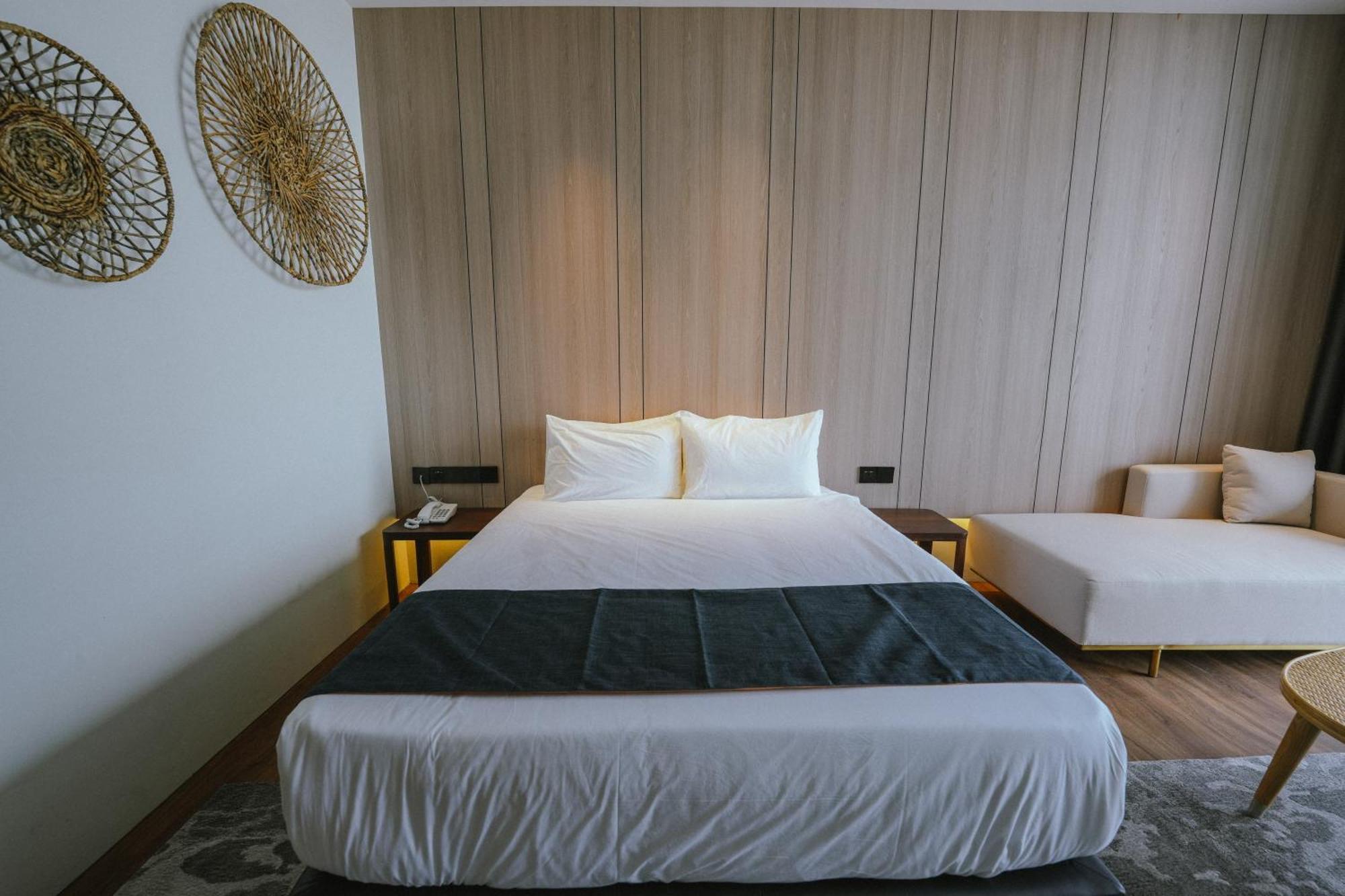 Roxy Beach Resort Sematan 外观 照片